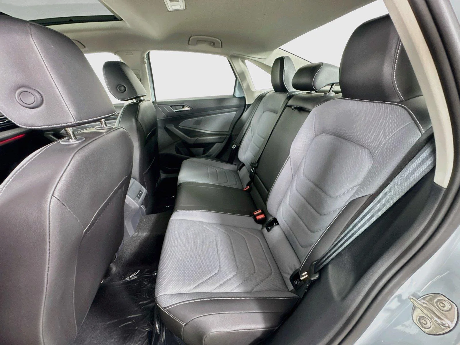 New 2027 GRAY Volkswagen SEL image 25
