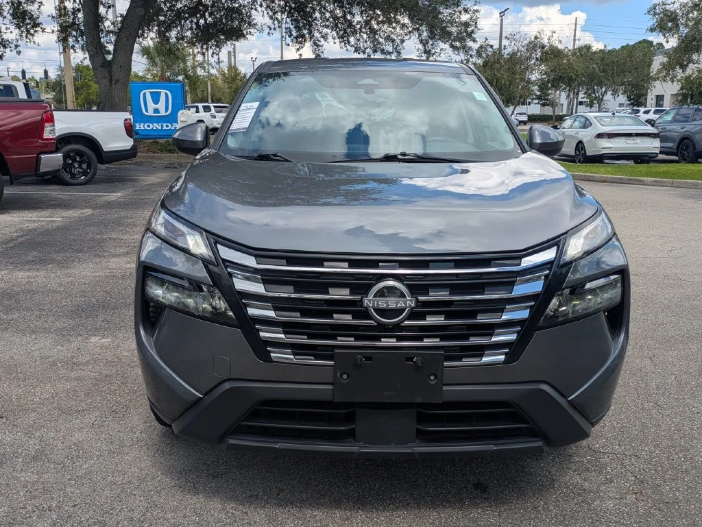 Used 2025 Gun Metallic Nissan SV image 9