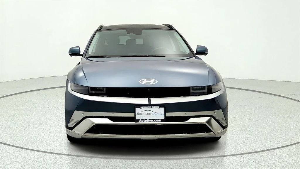 Used 2025 Digital Teal Hyundai Limited RWD image 2