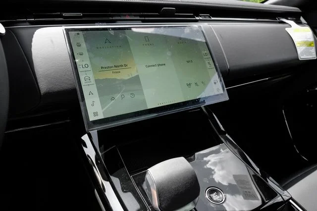 New 2026 Fuji White Land Rover SE image 32