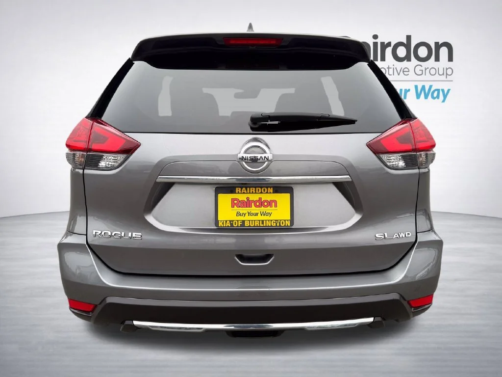 Used 2017 Gun Metallic Nissan SL image 6
