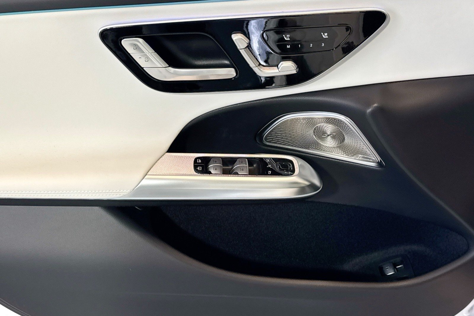 New 2026 MANUFAKTUR Moonlight White Magno Mercedes-Benz AMG® E 53 E 4MATIC+ Sedan image 16