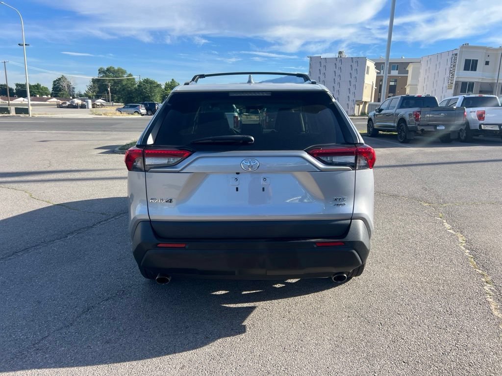 Used 2021 Silver Sky Metallic Toyota XLE Premium image 9
