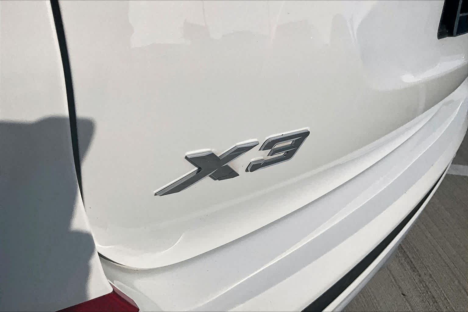 Used 2019 Alpine White BMW sDrive30i image 28