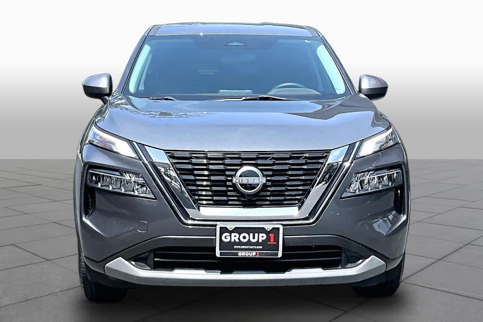 Used 2023 Gun Metallic Nissan SV image 4