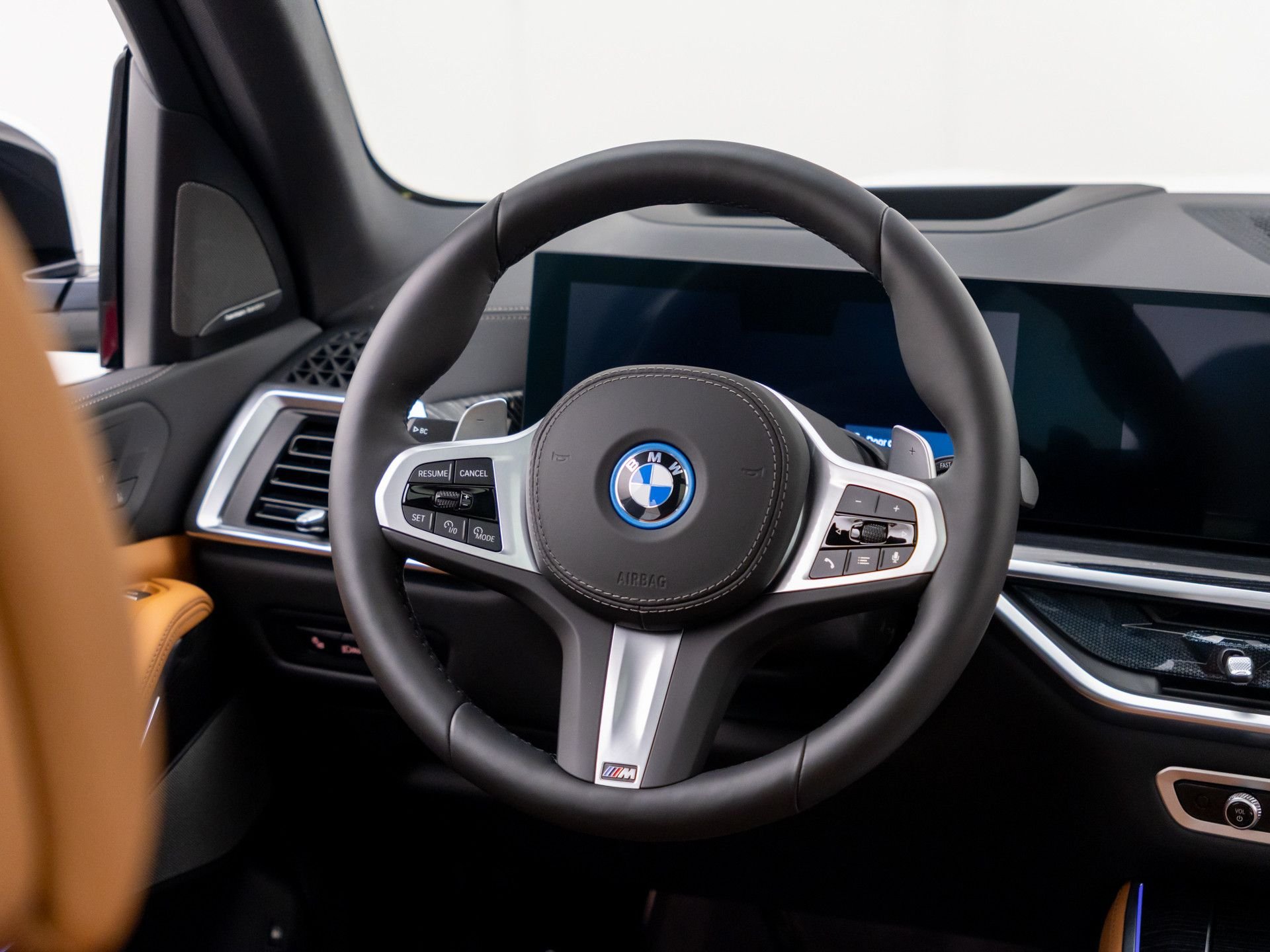 Certified Used 2026 Alpine White BMW xDrive50e image 10