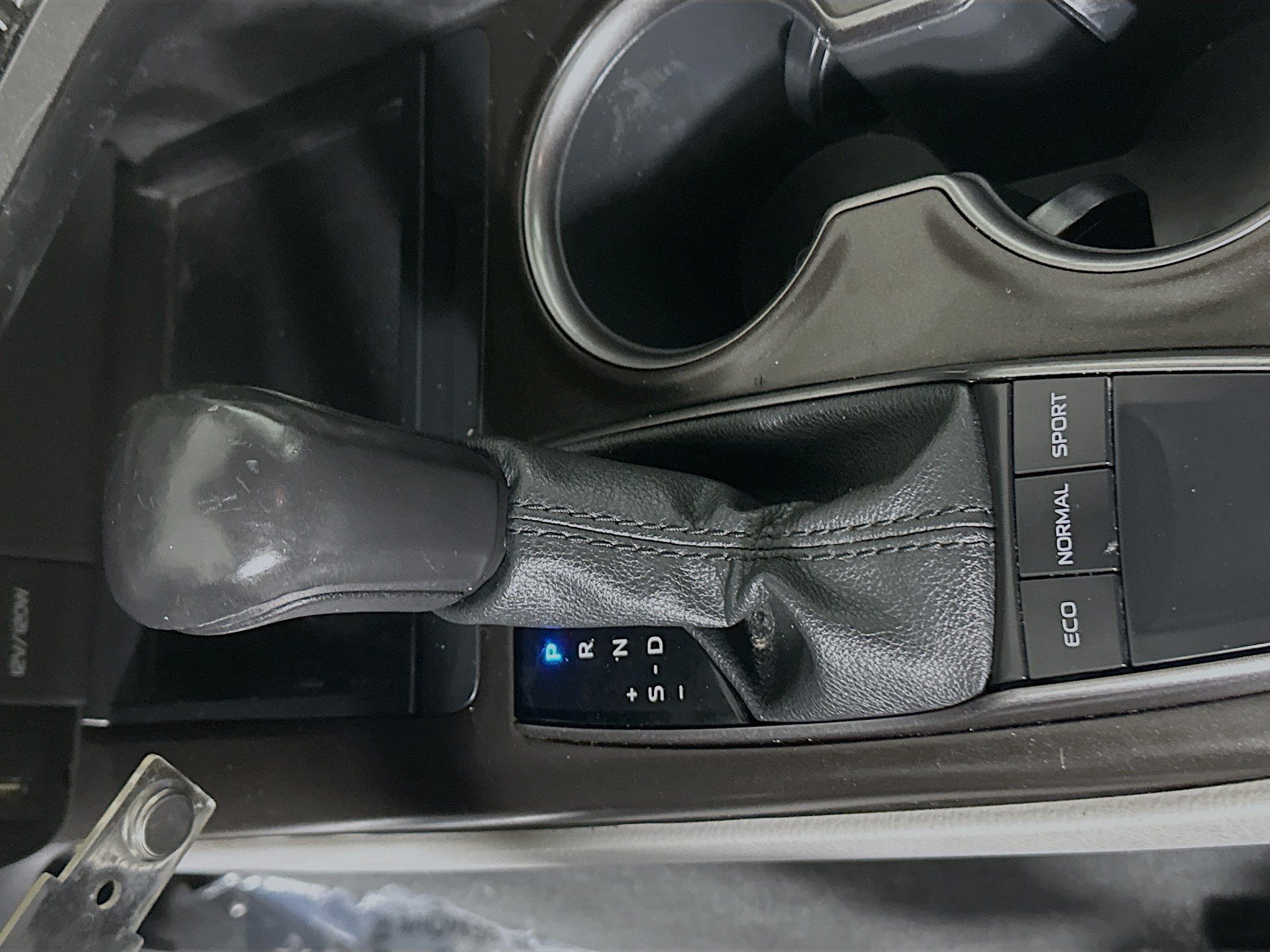 Used 2022 Midnight Black Metallic Toyota SE image 17