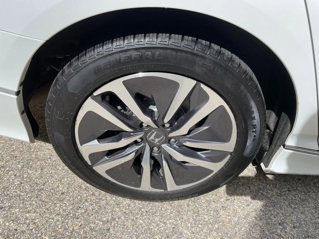 2019 Honda Accord Hybrid EX-L - Photo 6