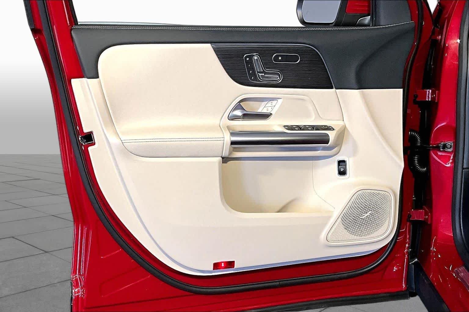 New 2026 MANUFAKTUR Patagonia Red Metallic Mercedes-Benz GLA 250 image 11