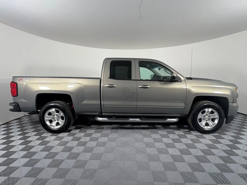 Used 2017 Pepperdust Metallic Chevrolet LT image 7