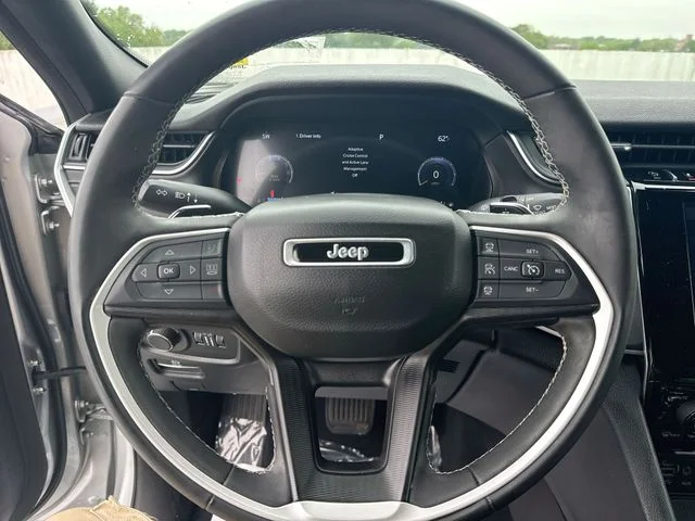 Used 2023 Silver Jeep Altitude image 14