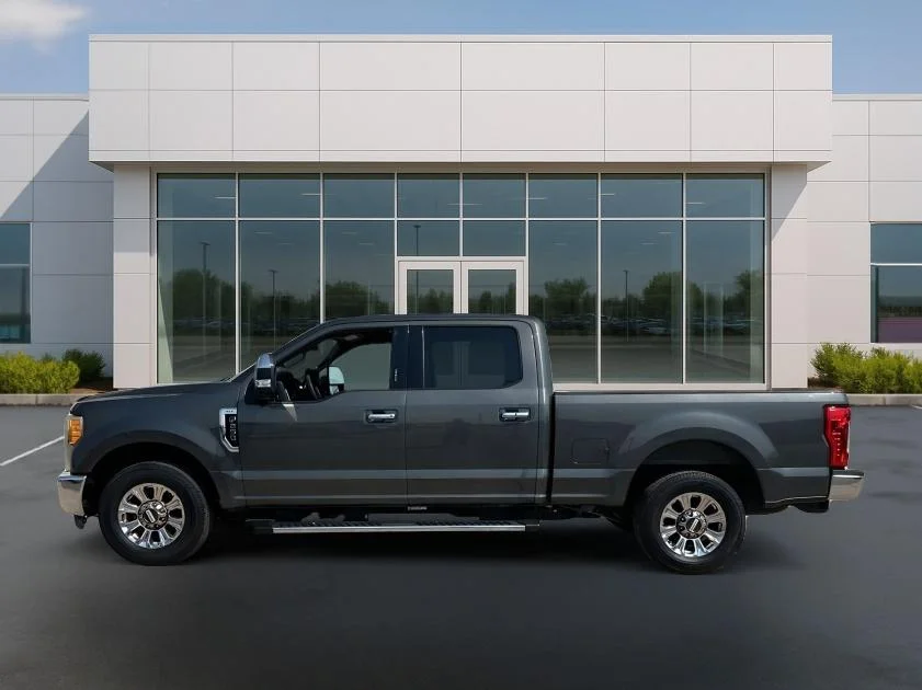 Used 2017 Magnetic Metallic Ford XLT image 5