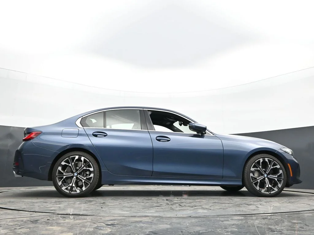 2025 BMW 3 Series 330i - Photo 27