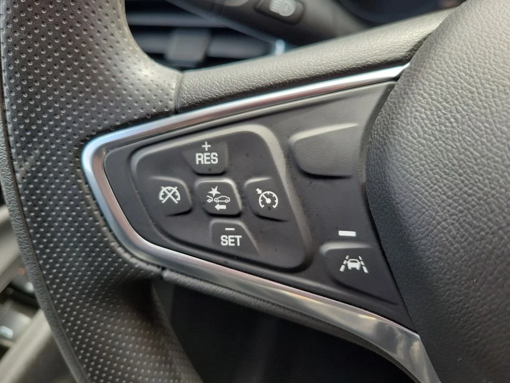 Used 2022 White Chevrolet LT image 22