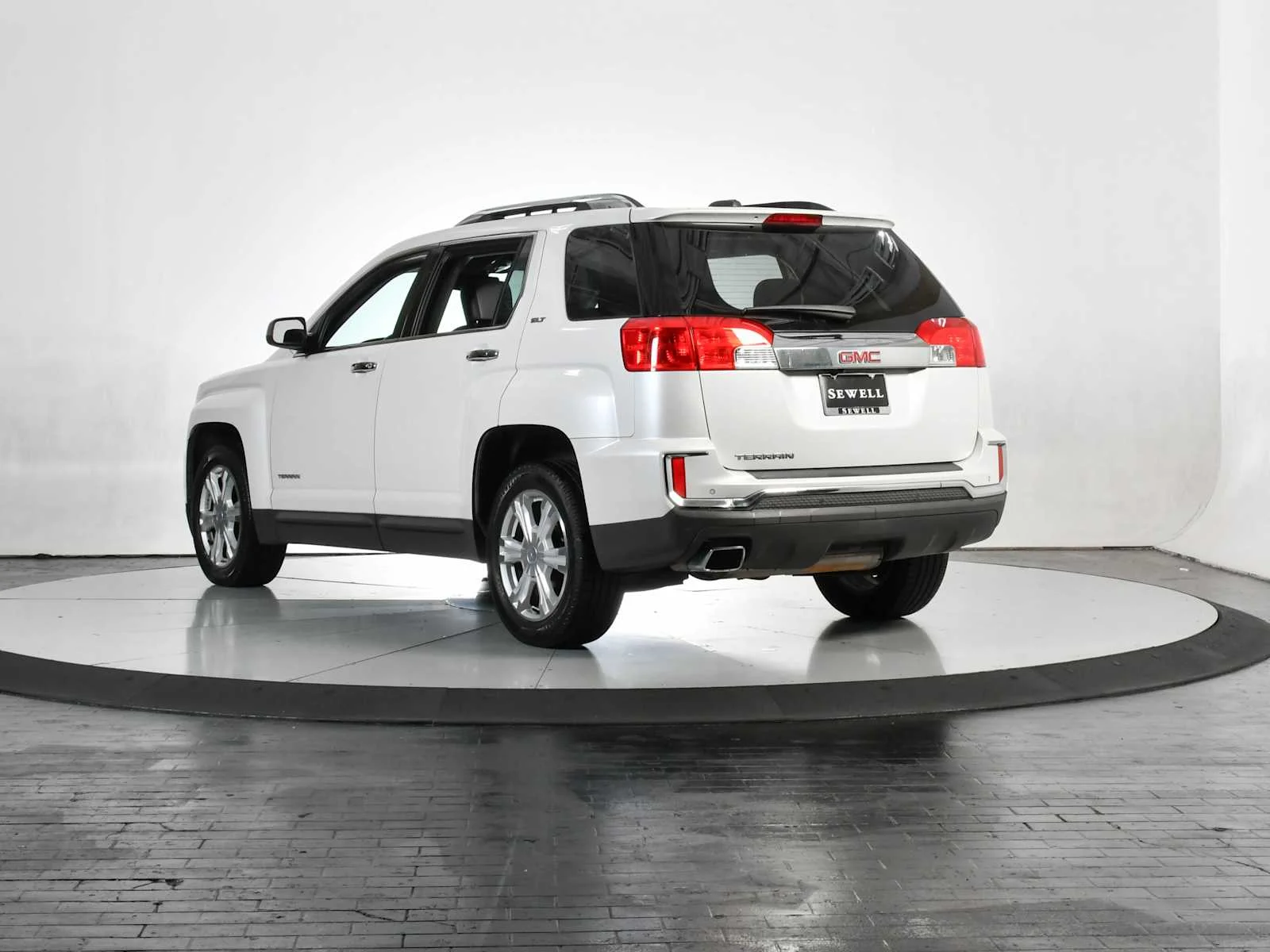 Used 2017 White Frost Tricoat GMC SLT image 3