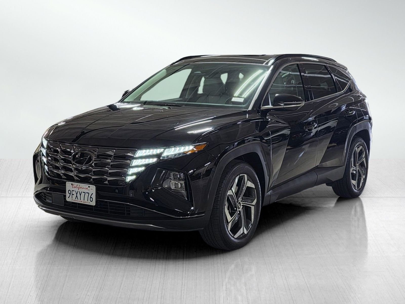 Used 2023 Phantom Black Hyundai Limited image 3