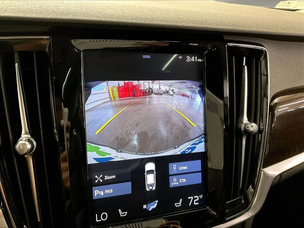 Used 2019 Gray Volvo T6 Momentum image 25
