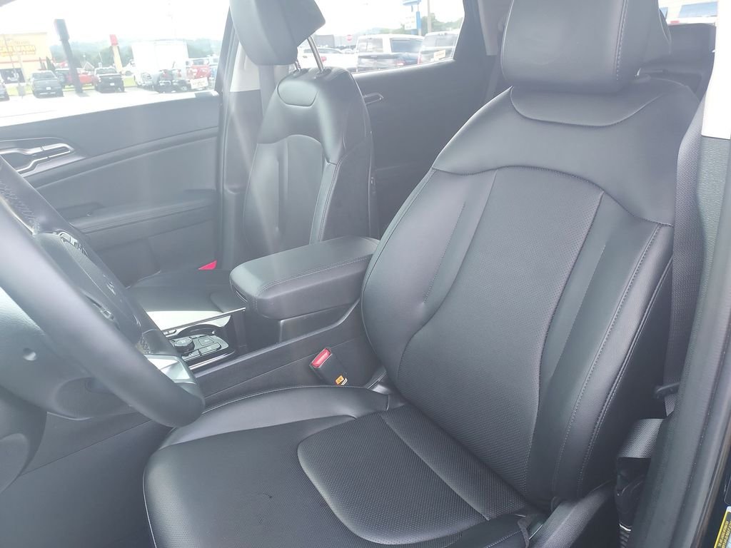 Used 2025 Black Kia EX image 17