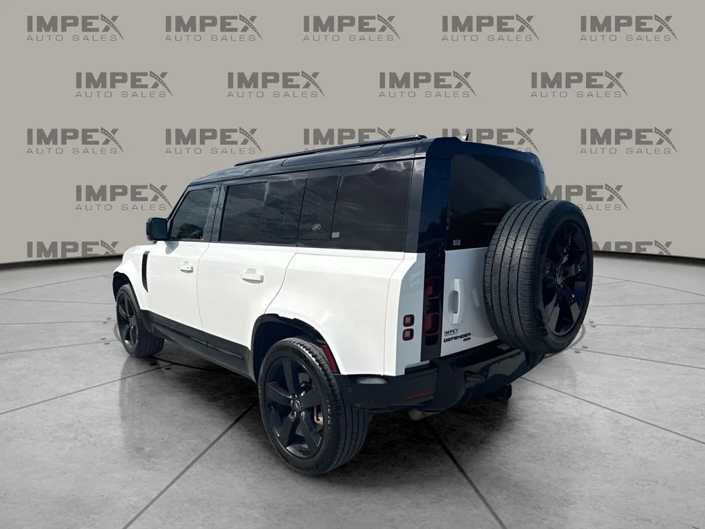 Used 2023 White Land Rover X-Dynamic SE image 2