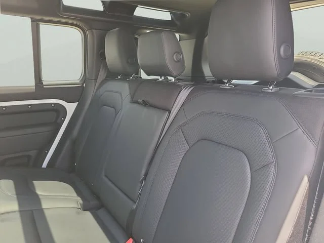 Used 2025 White Land Rover S image 5
