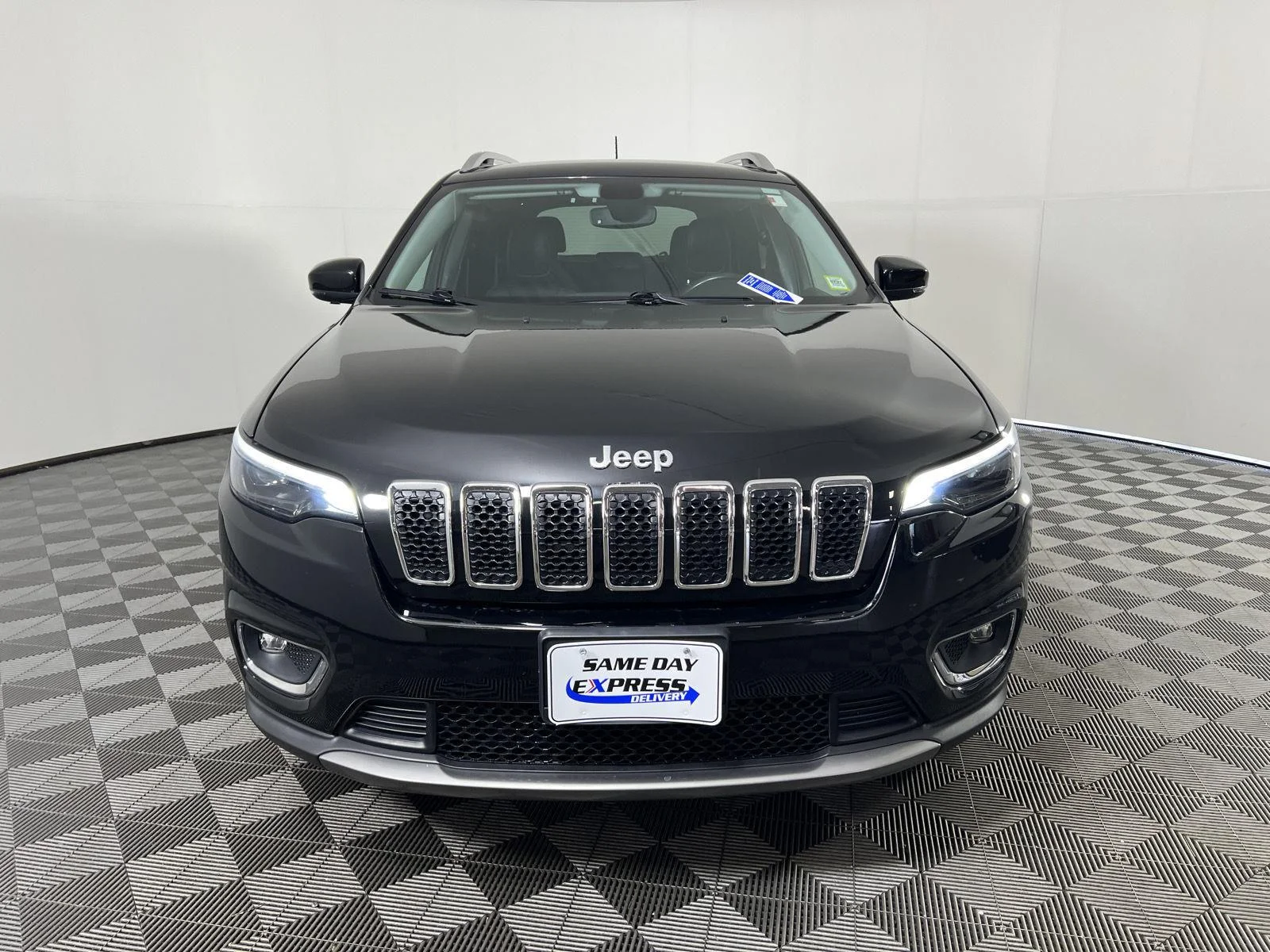 Used 2020  Jeep Limited image 24