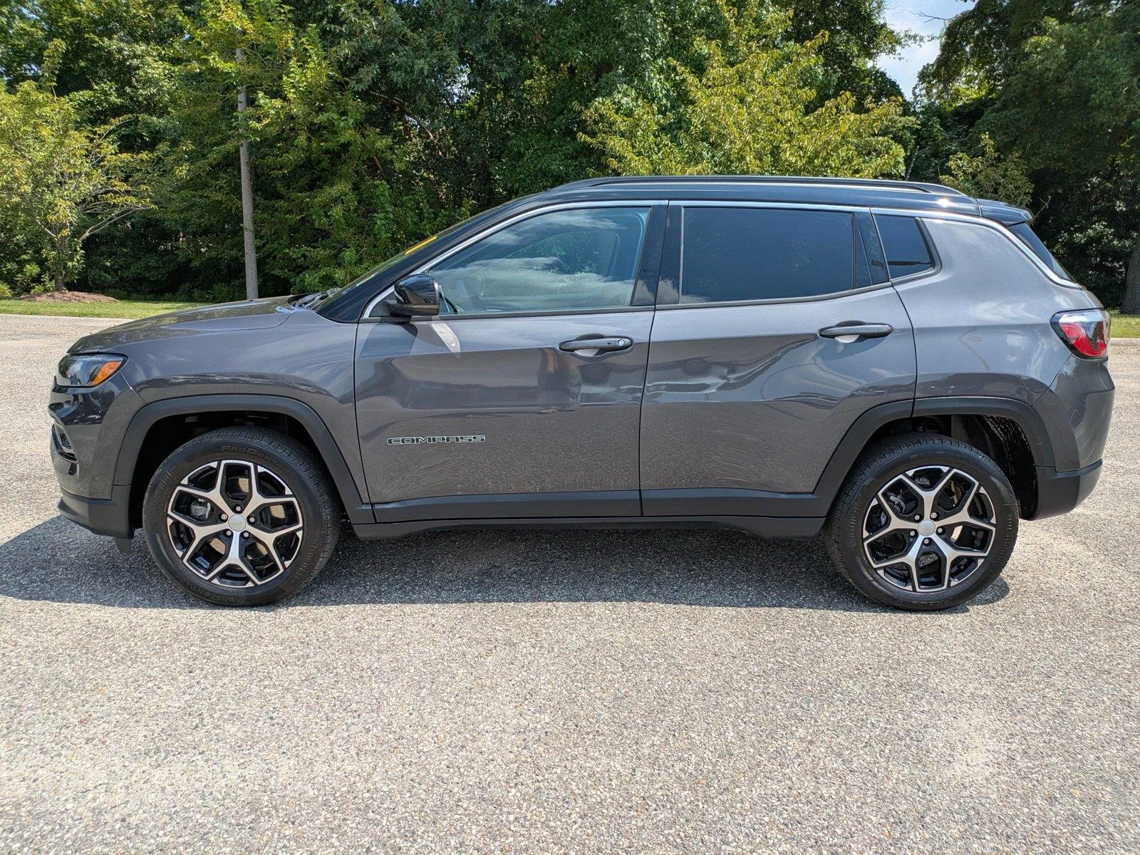 Used 2024 Baltic Gray Metallic Clearcoat Jeep Limited image 7