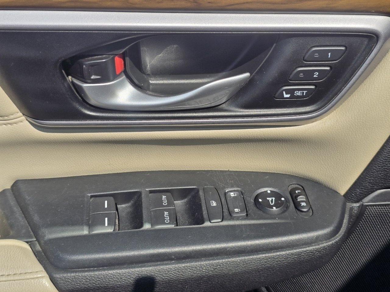 Used 2017 White Honda EX-L image 24