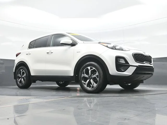 Used 2022 White Kia LX image 23