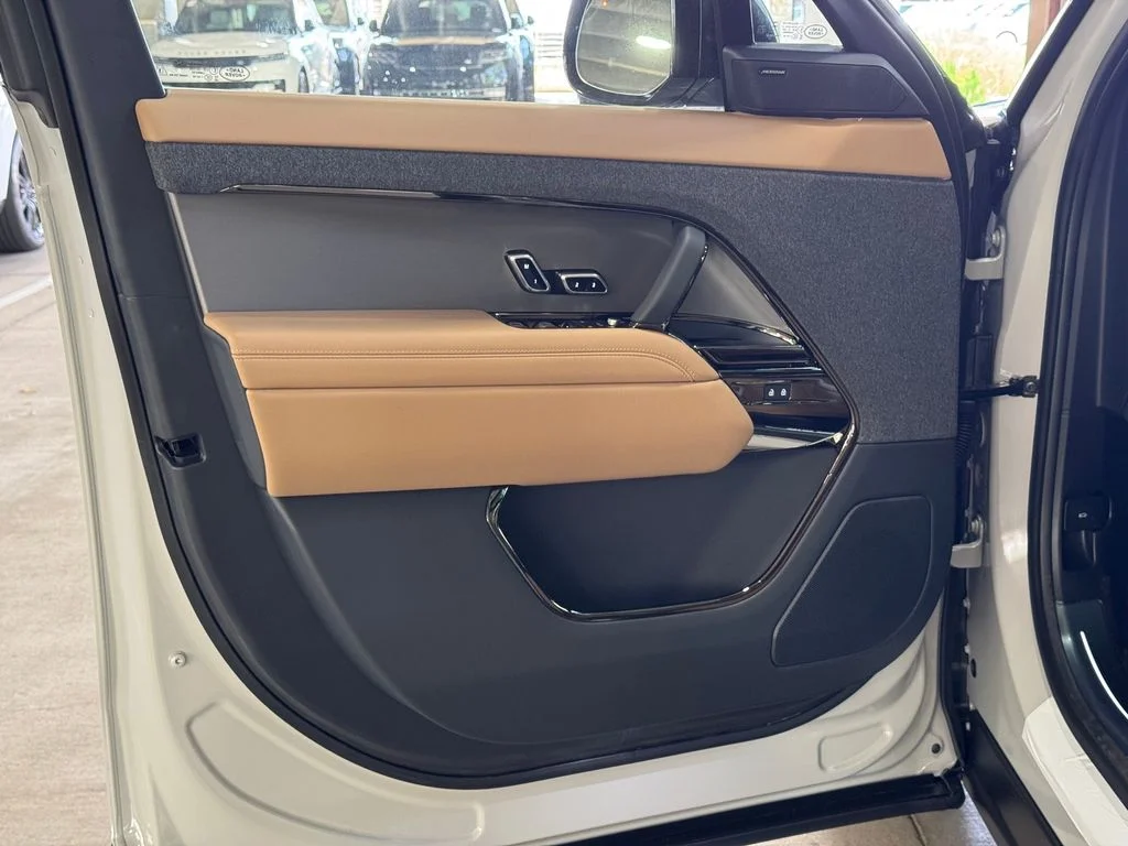 New 2026 Borasco Grey Metallic Land Rover SE image 13