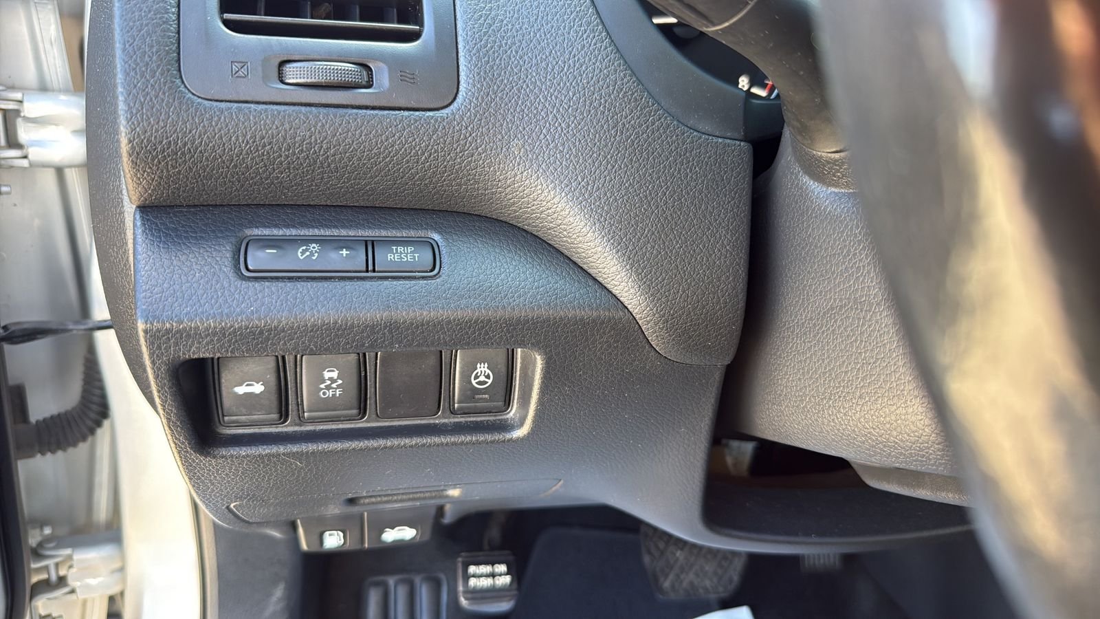 Used 2017 Silver Nissan 2.5 SL image 14