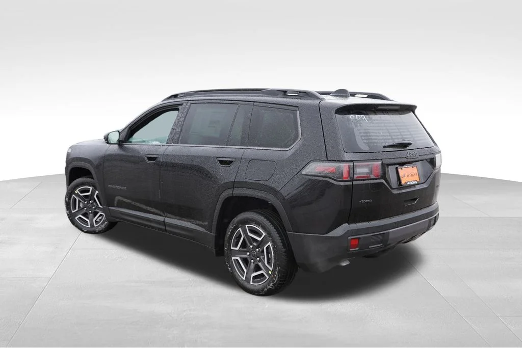 New 2026 Diamond Black Crystal Pearlcoat Jeep Limited image 5