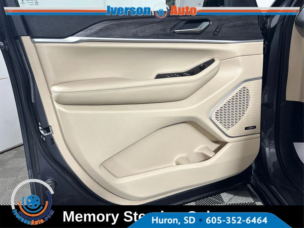 Used 2022 Baltic Gray Metallic Clearcoat Jeep Limited image 20