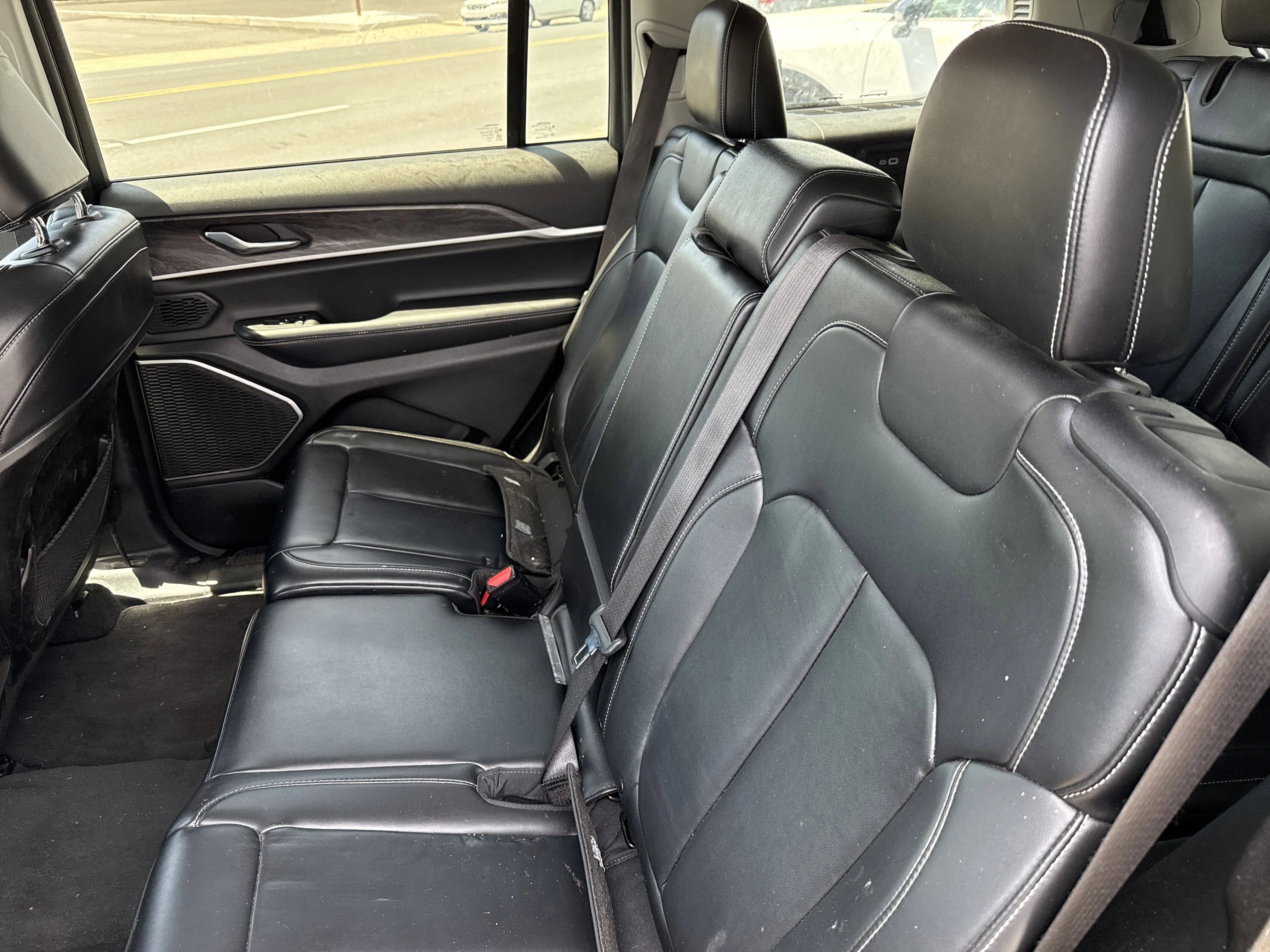 Used 2021 Diamond Black Crystal Pearlcoat Jeep Limited image 13