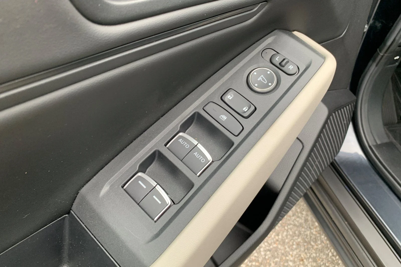 Used 2025 Gray Honda SE image 13