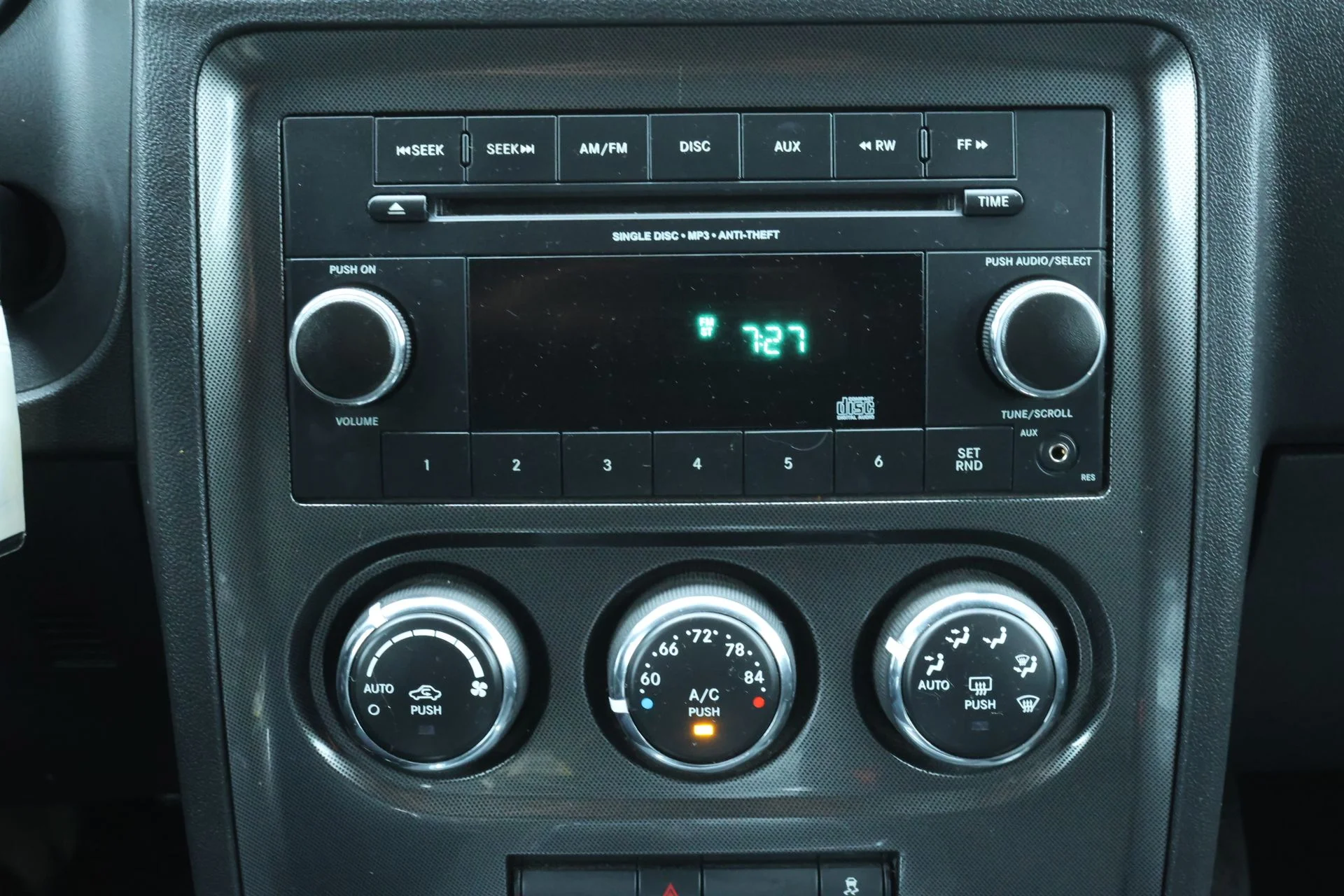 Used 2013 White Dodge SXT image 11