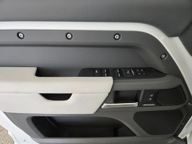 New 2026 Fuji White Land Rover X-Dynamic SE image 20