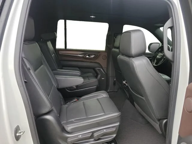 Used 2022 White Frost Tricoat GMC Denali image 34