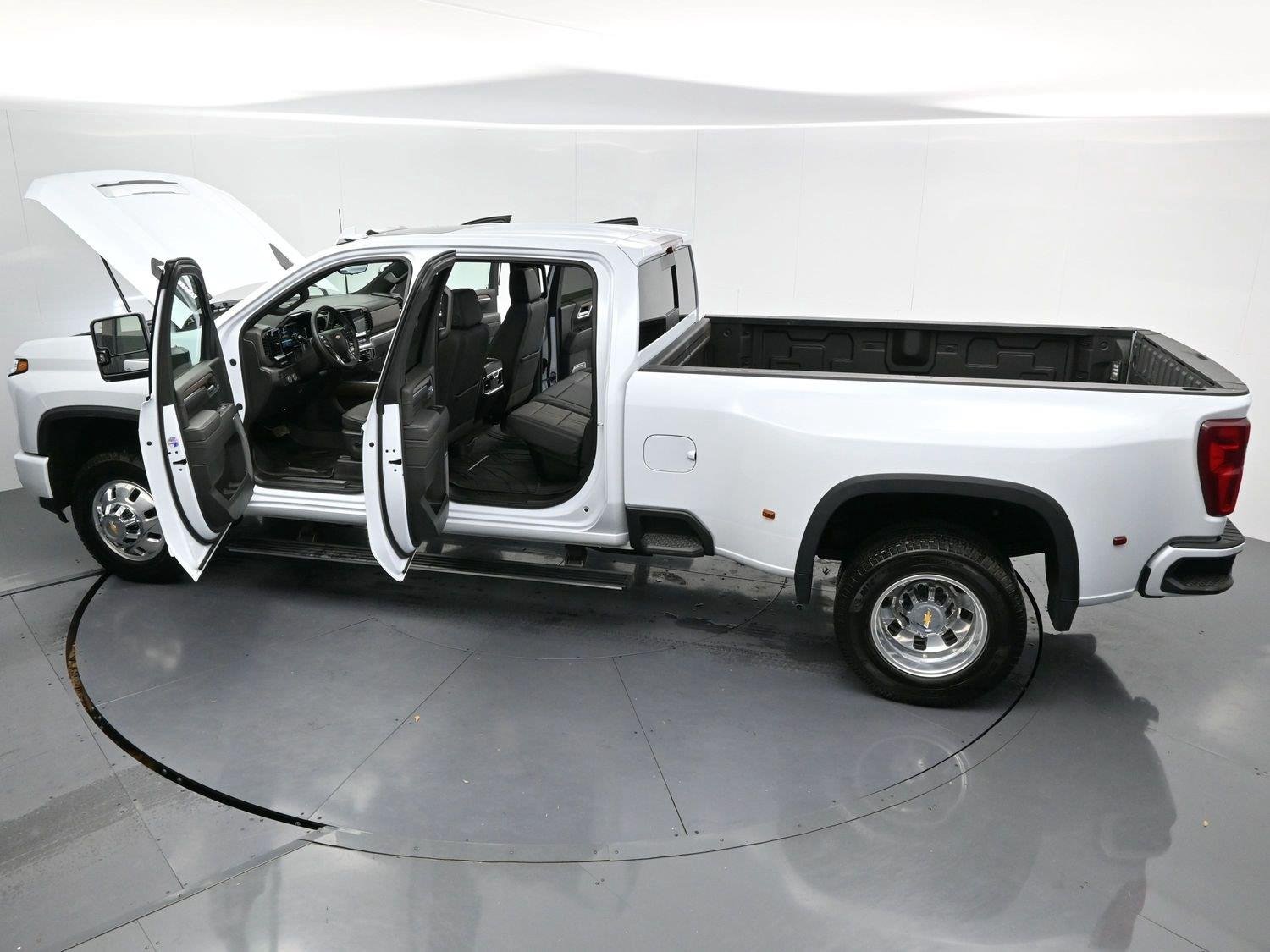 Used 2026 Polar White Tricoat Chevrolet High Country DRW image 43