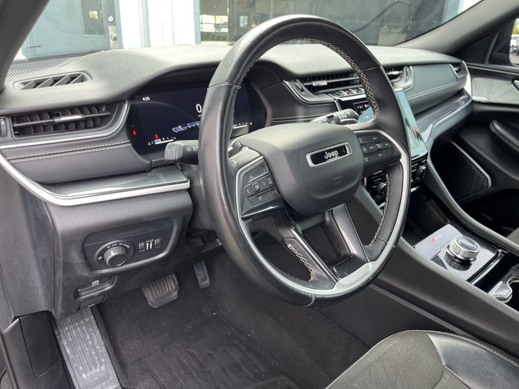 Used 2022 Diamond Black Jeep Altitude image 27