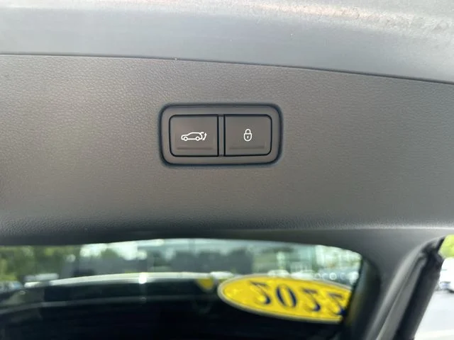 Used 2022 Silver Genesis 2.5T image 16