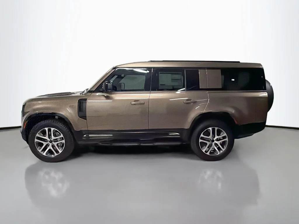 New 2026 Gondwana Stone Metallic Land Rover X-Dynamic SE image 2