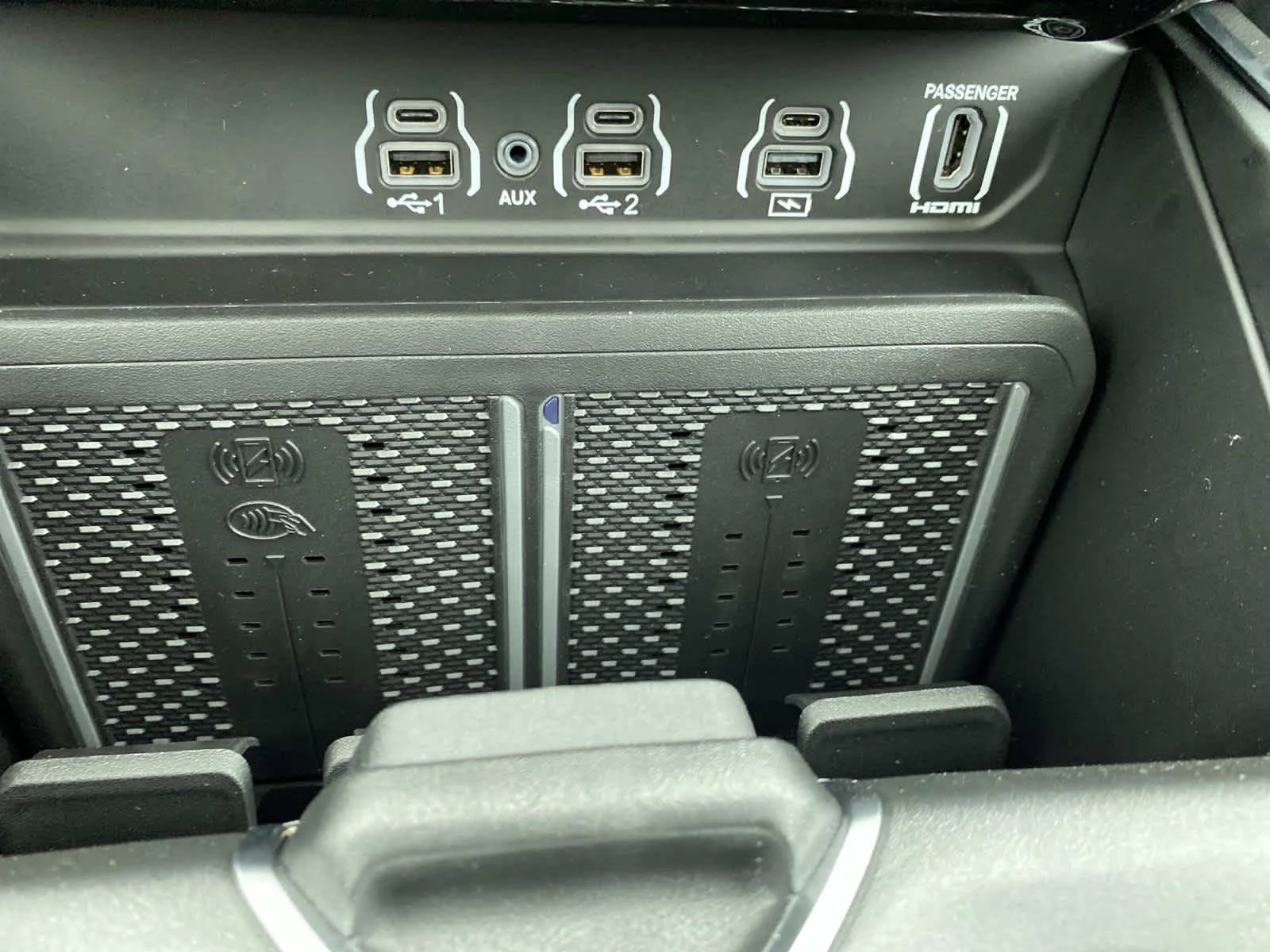 New 2026 Bright White Clear-Coat Exterior Paint Ram Laramie image 12