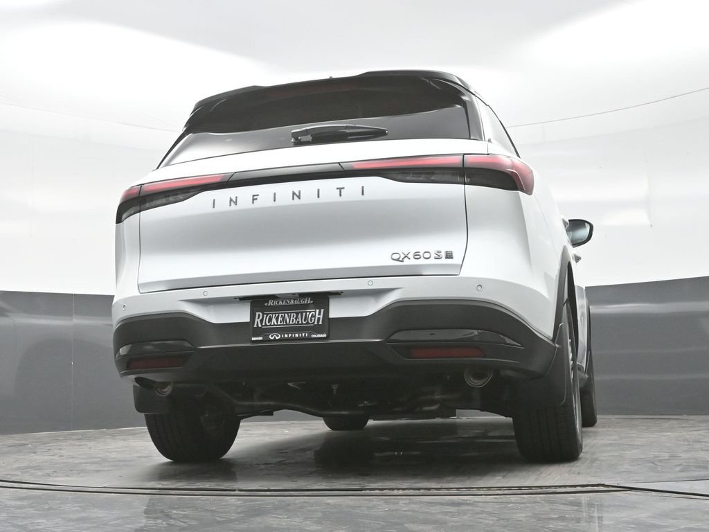 New 2027 2T RAD WHT INFINITI Sport AWD image 34