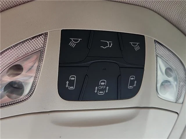 Used 2024 White Chrysler Select Front-Wheel Drive Passenger image 18
