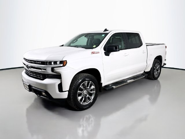 Used 2022 Iridescent Pearl Tricoat Chevrolet RST image 5