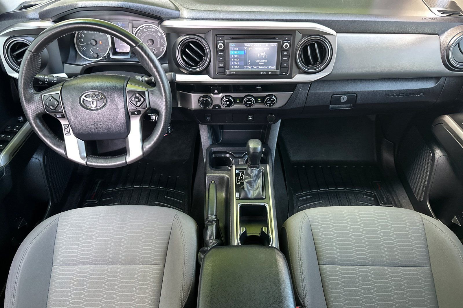Used 2017 Silver Toyota SR5 image 13