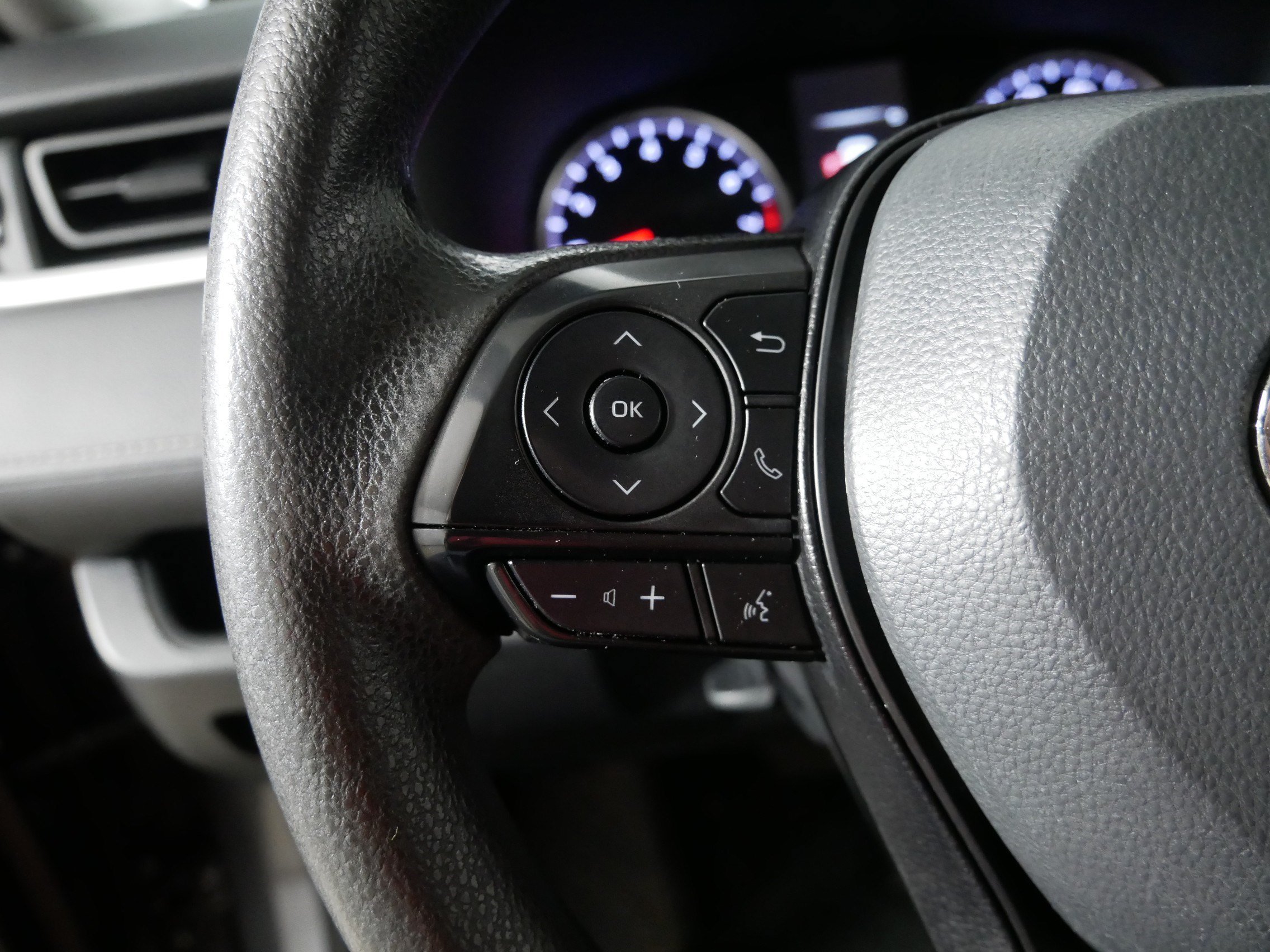 Used 2022 Gray Toyota LE image 27