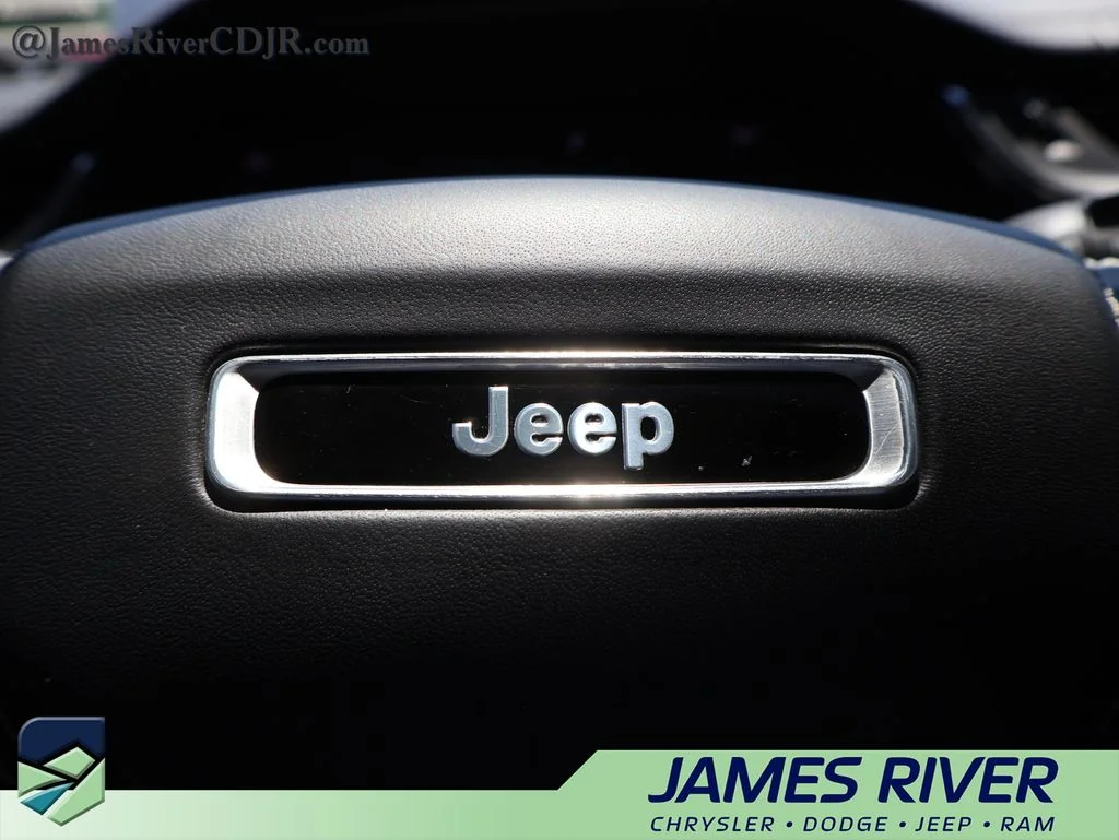 Used 2022 Red Jeep Overland image 29