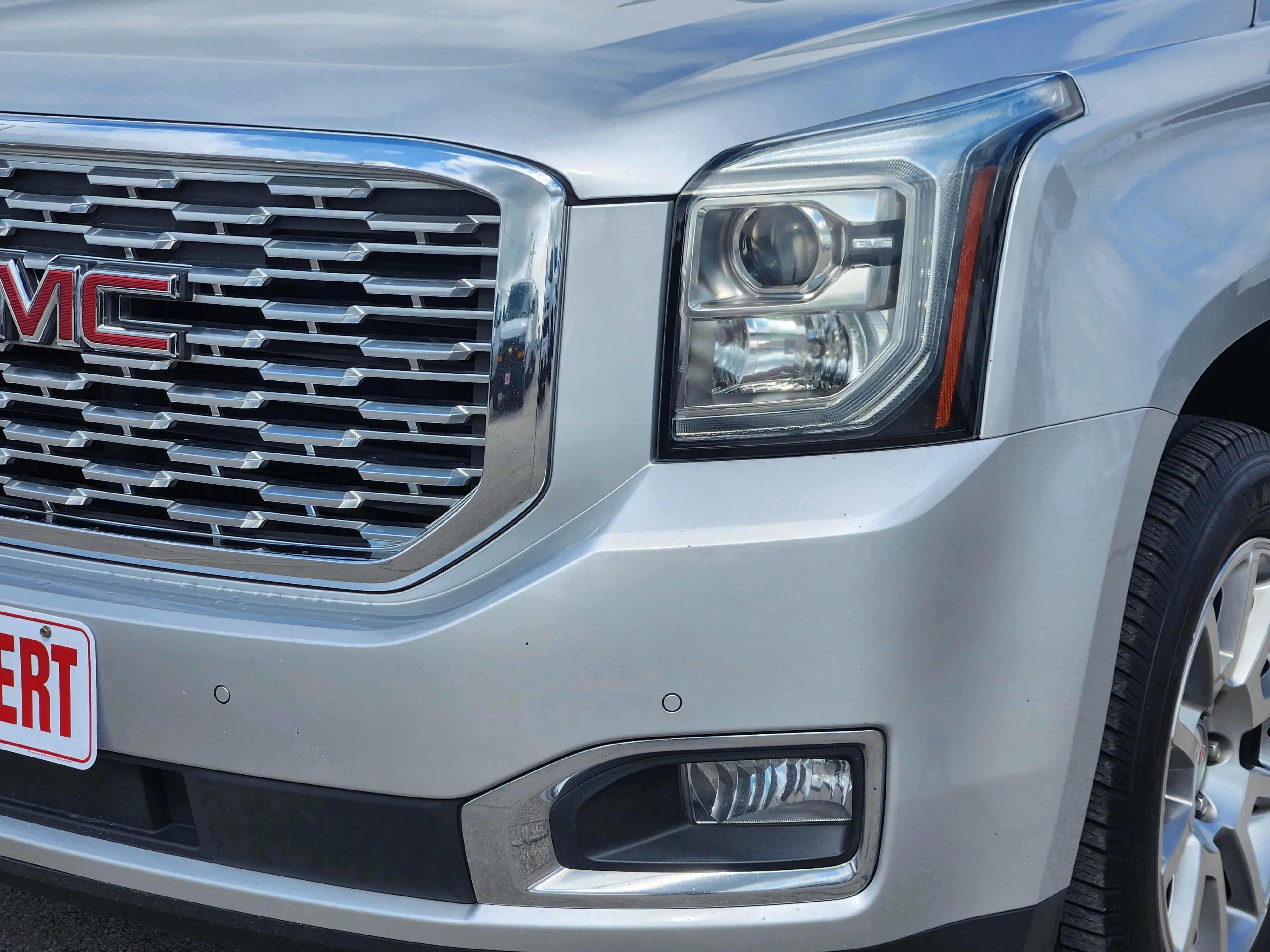 Used 2018 Quicksilver Metallic GMC Denali image 8