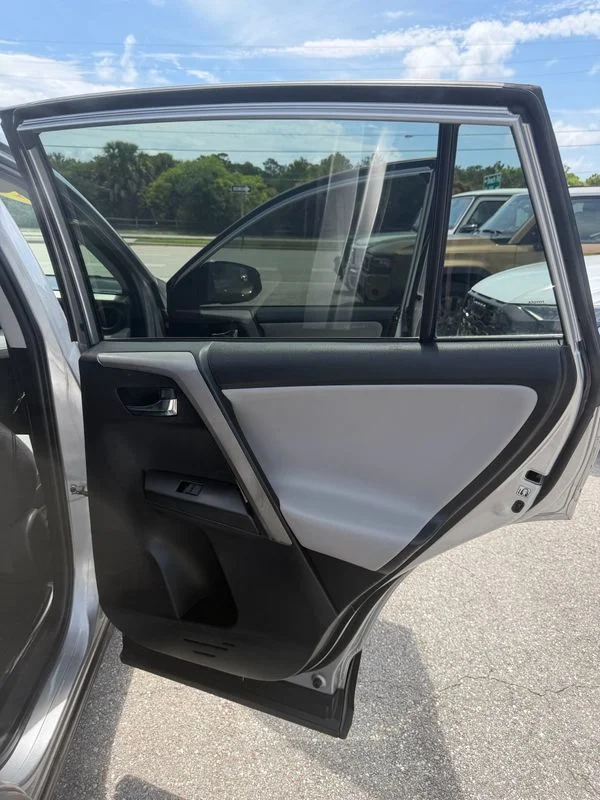Used 2016  Toyota XLE image 20